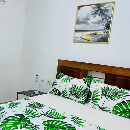 Naiveli-Palm Appartement Meuble Sobre Et Chic Douala Exterior foto