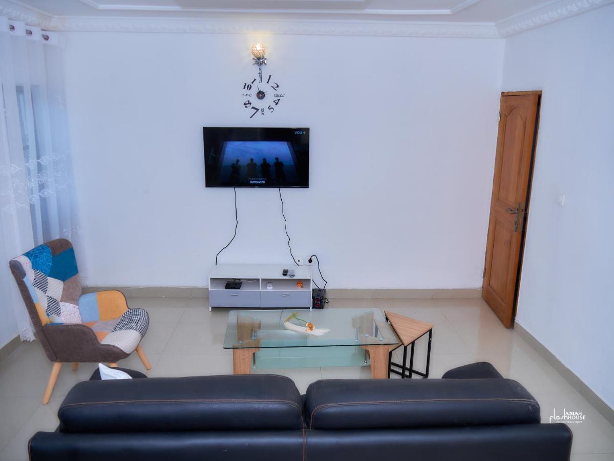 Naiveli-Palm Appartement Meuble Sobre Et Chic Douala Exterior foto