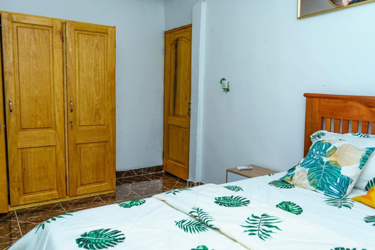 Naiveli-Palm Appartement Meuble Sobre Et Chic Douala Exterior foto