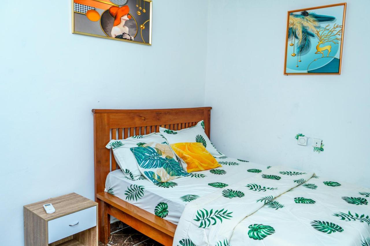 Naiveli-Palm Appartement Meuble Sobre Et Chic Douala Exterior foto