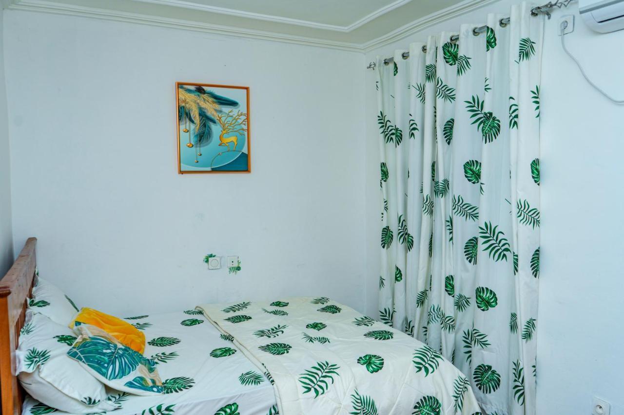 Naiveli-Palm Appartement Meuble Sobre Et Chic Douala Exterior foto
