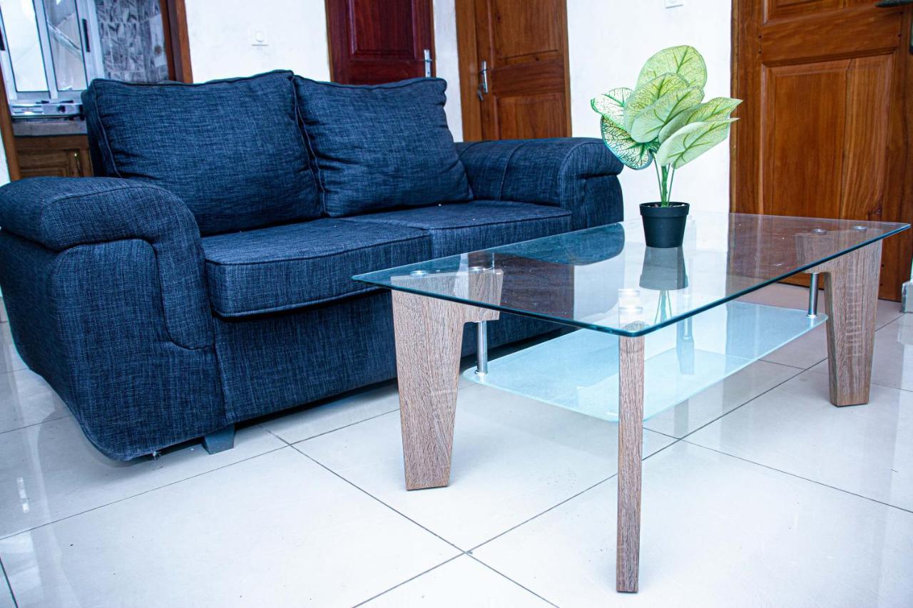 Naiveli-Palm Appartement Meuble Sobre Et Chic Douala Exterior foto