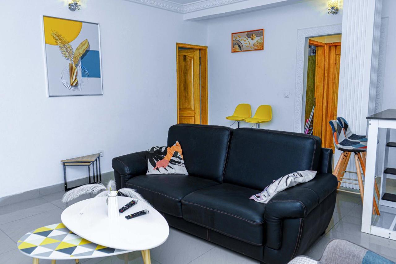 Naiveli-Palm Appartement Meuble Sobre Et Chic Douala Exterior foto