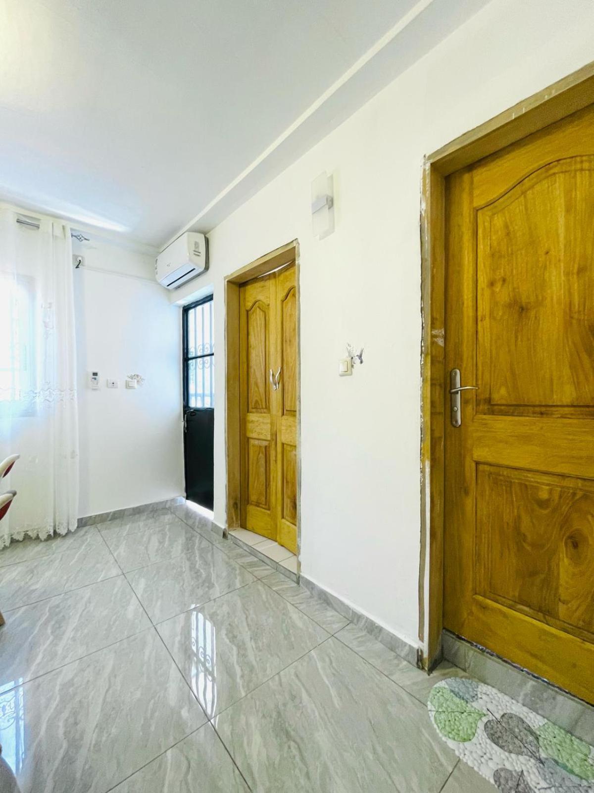 Naiveli-Palm Appartement Meuble Sobre Et Chic Douala Exterior foto