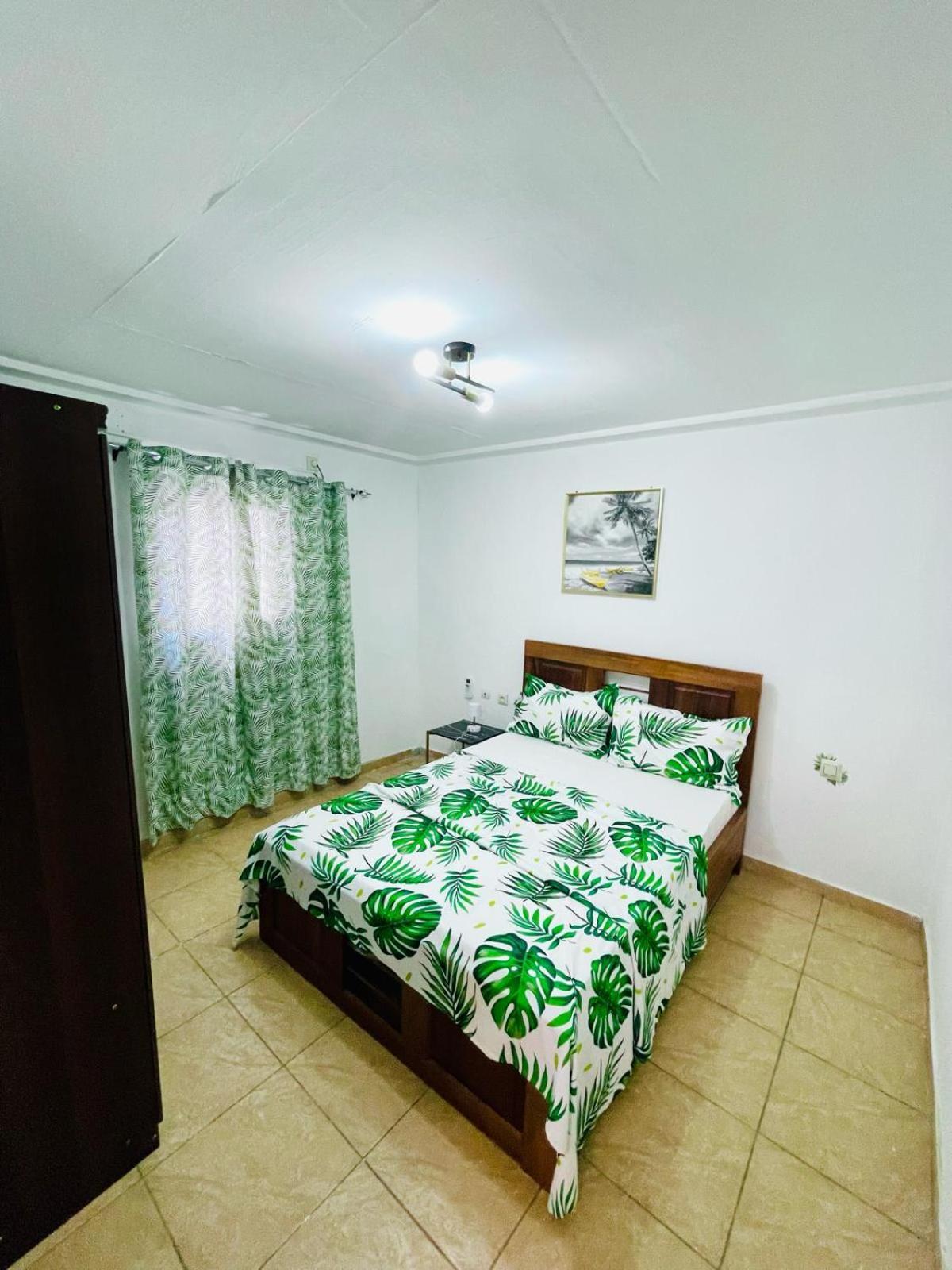 Naiveli-Palm Appartement Meuble Sobre Et Chic Douala Exterior foto