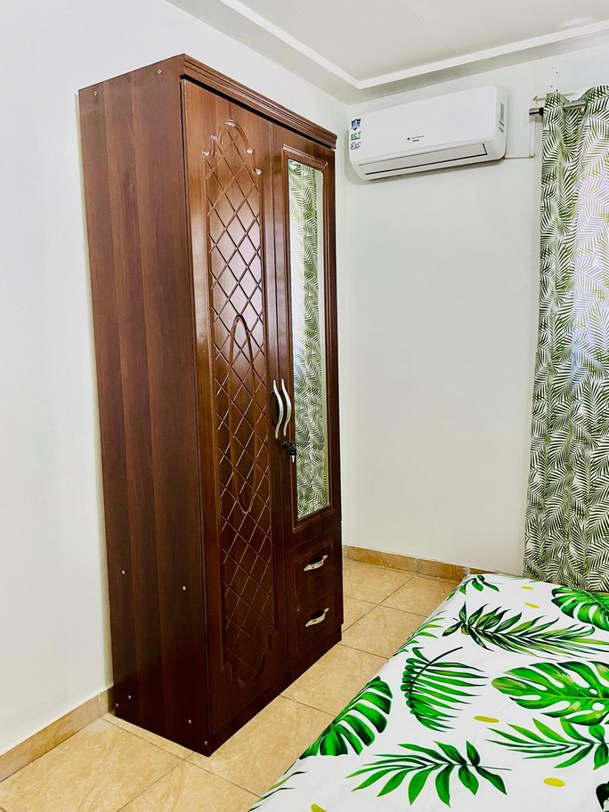 Naiveli-Palm Appartement Meuble Sobre Et Chic Douala Exterior foto